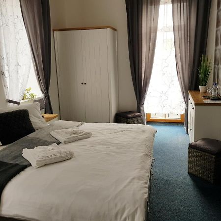 Hotel Camelot 蒂萨 外观 照片