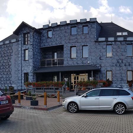 Hotel Camelot 蒂萨 外观 照片