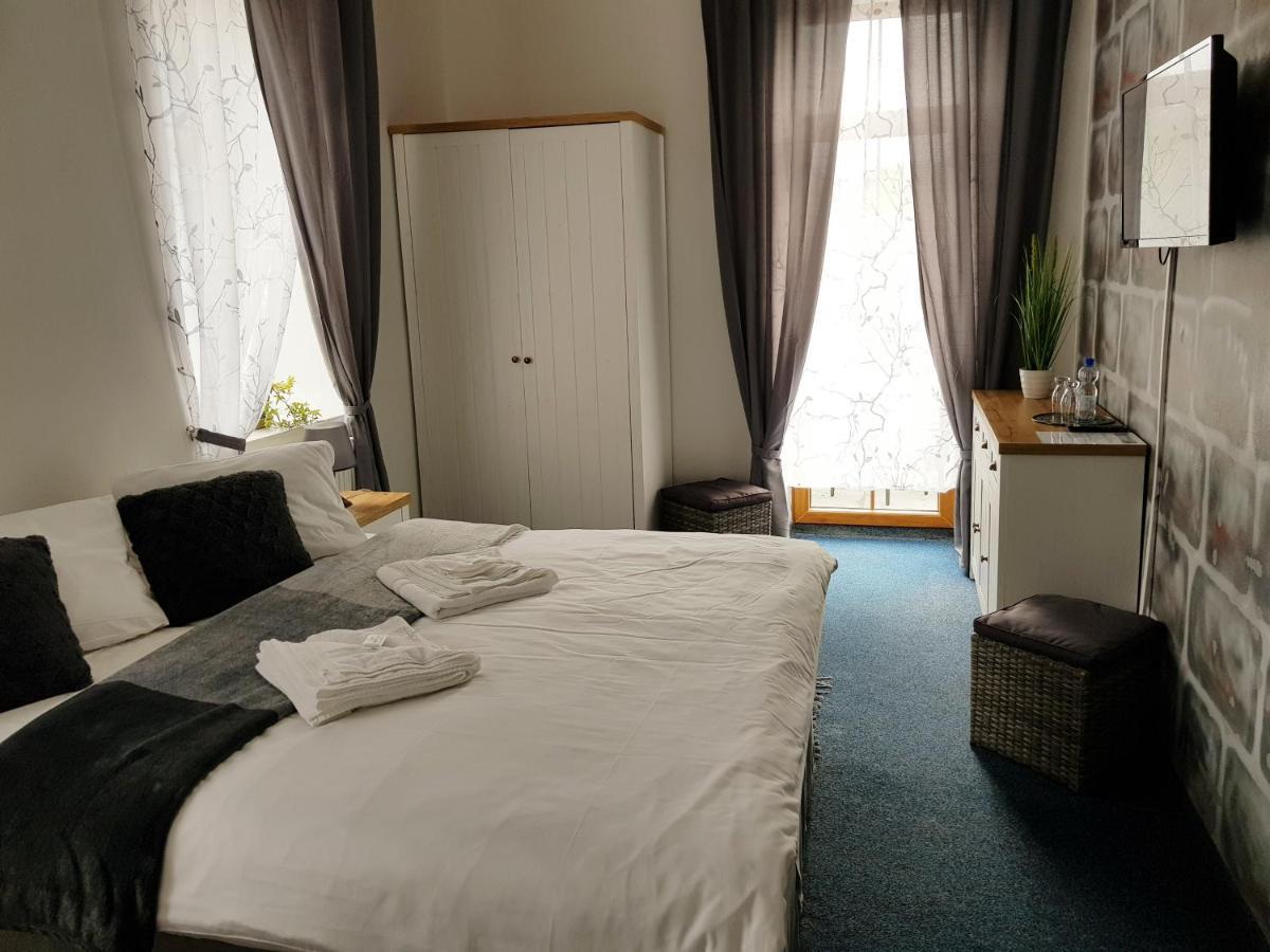 Hotel Camelot 蒂萨 外观 照片