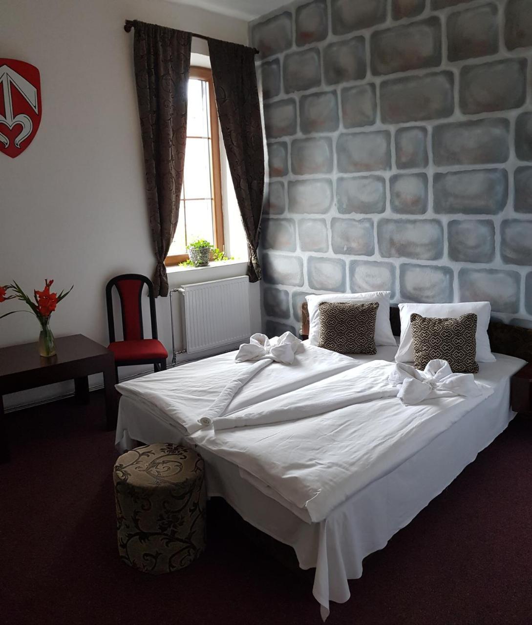 Hotel Camelot 蒂萨 外观 照片