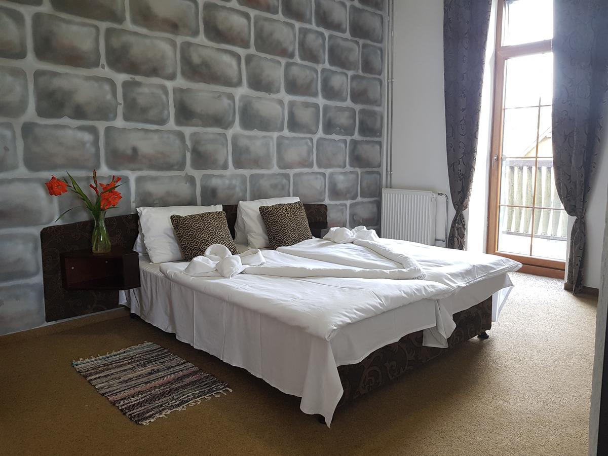 Hotel Camelot 蒂萨 外观 照片