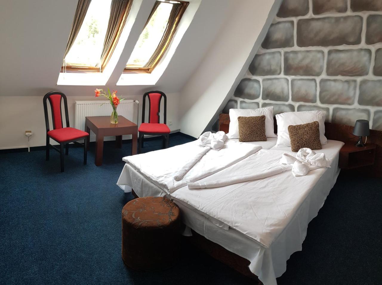 Hotel Camelot 蒂萨 外观 照片